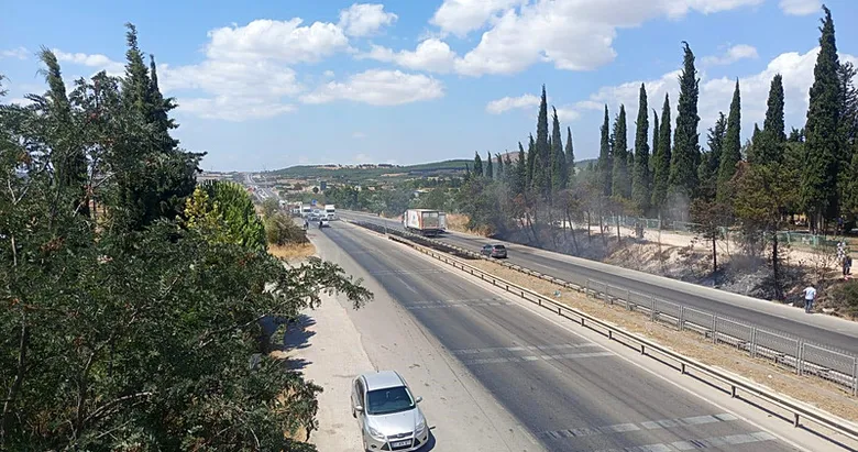 SON DAKİKA: Bursa’daki alevler İzmir yoluna sıçradı! Trafik durma noktasına geldi