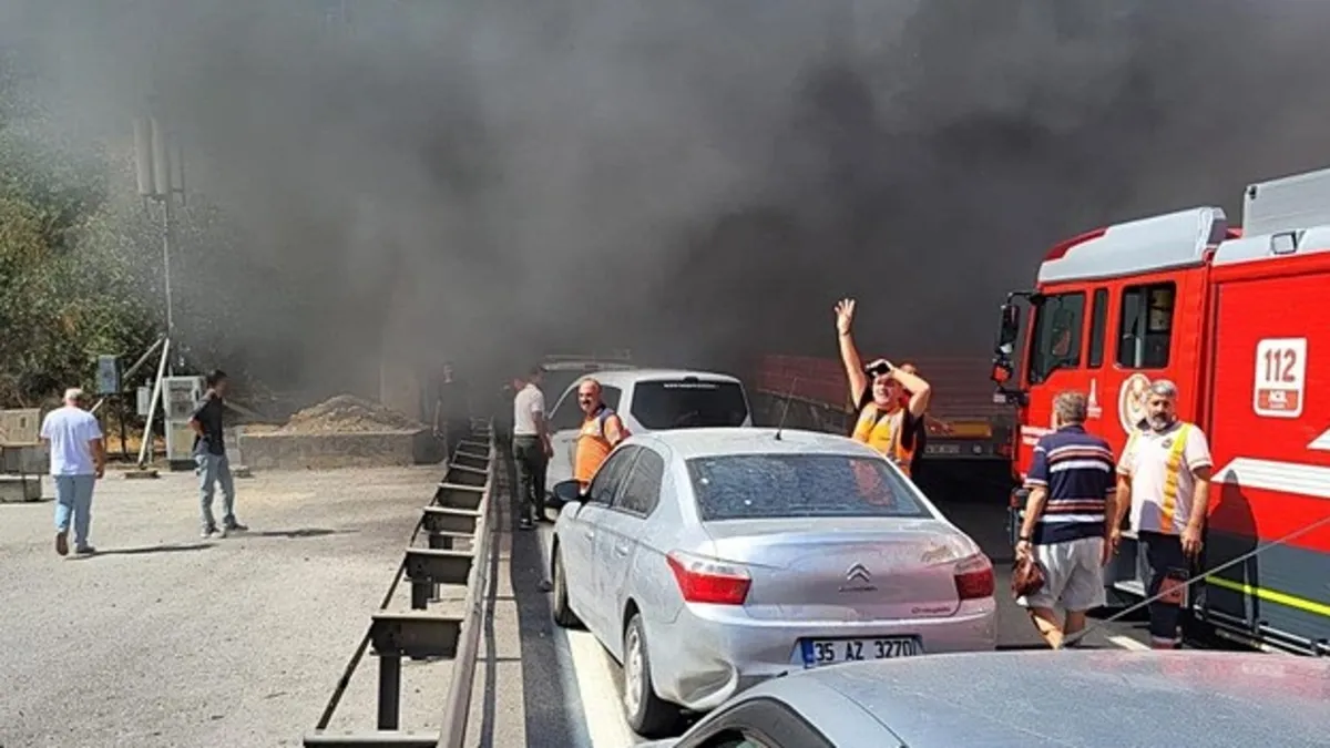 İzmir Bayraklı Tünelleri'nde TIR yangını söndürüldü
