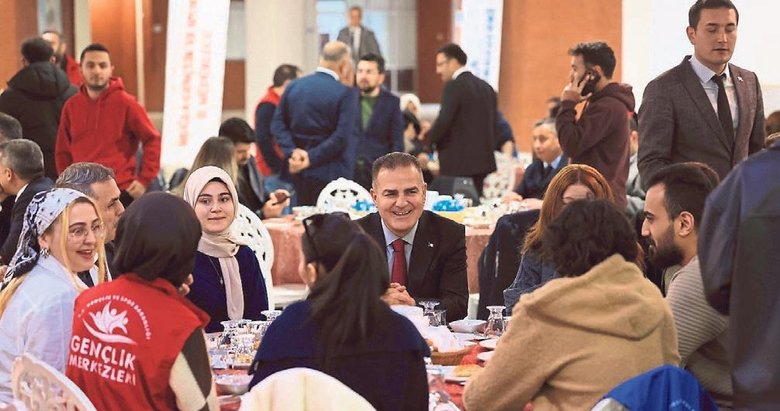 Muğla Valisi Akbıyık gençlerle iftar yaptı