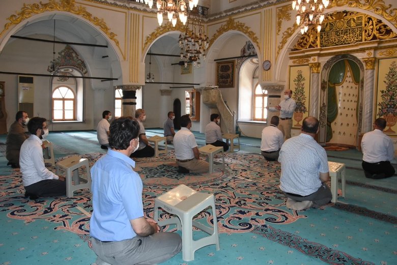 İzmir’deki camilerden müzik yayını yapılmıştı! İmam ve müezzinler eğitim almaya başladı