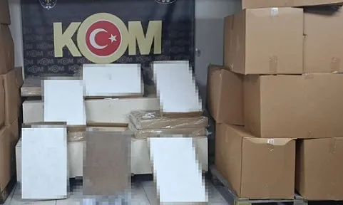 İzmir’de kaçakçılara şok baskın! Mobil depodan dev sevkiyat çıktı