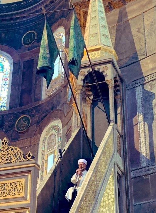 Ayasofya Camii Nin Minberine Asilan Yesil Sancaklar Bakin Ne Anlama Geliyor Gundem Haberleri