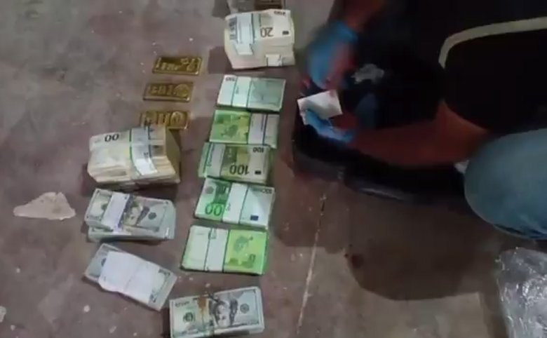 Manavgat’taki rüşvet paraları zirai depodan çıktı! 3 kilogram altın, 500 bin Euro, 153 bin 160 dolar bulundu