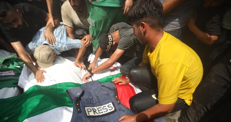 Gazze’de hedef gazeteciler oldu! Katil İsrail 5 gazeteciyi daha öldürdü