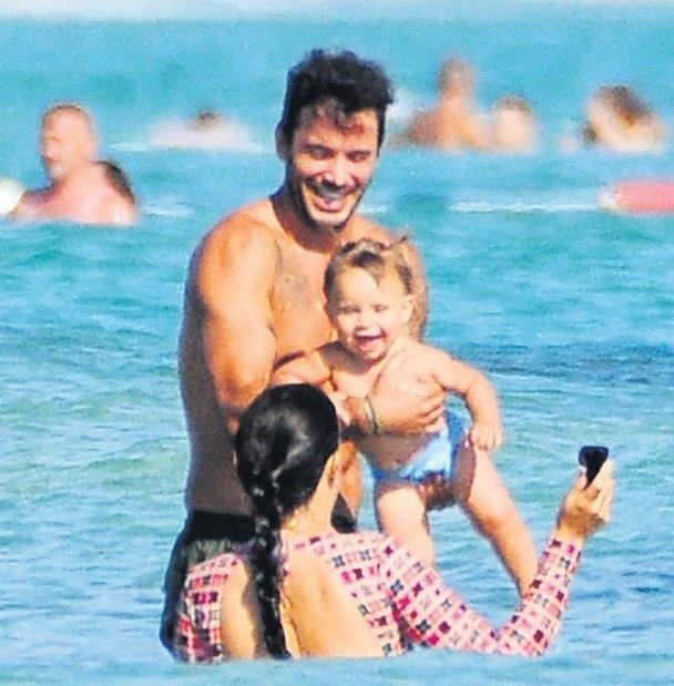 Gupse Özay ile Barış Arduç’un kızları ilk defa görüntülendi!