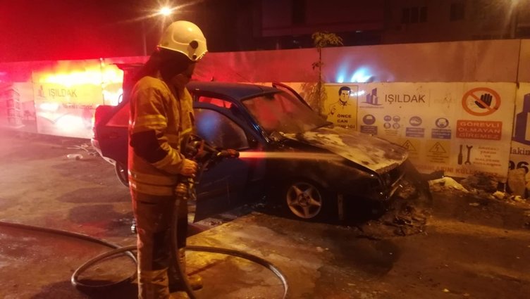 İzmir’de park halindeki otomobilde yangın! Yanarken öyle bir şey yaptı ki...
