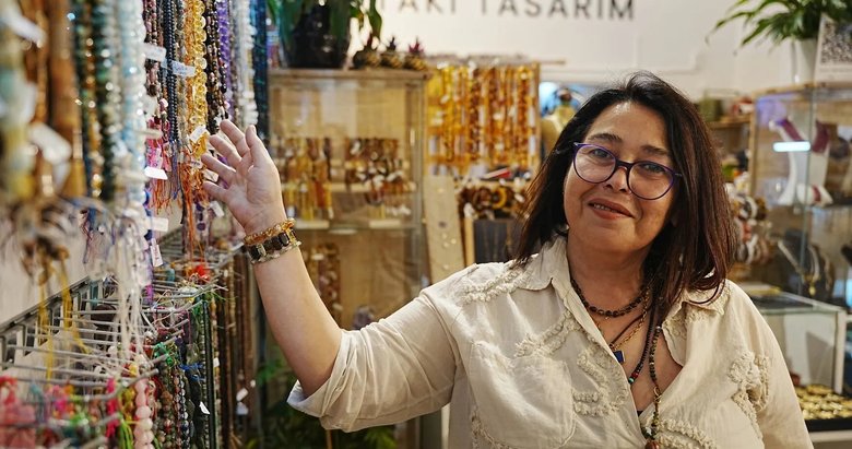 Çanakkale’de anadolu mirasını takılara işliyor