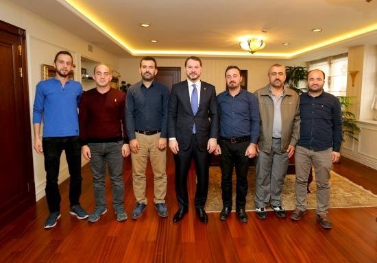 Bakan Albayrak'tan "koltuklar kirlenmesin" diyen madencilere davet