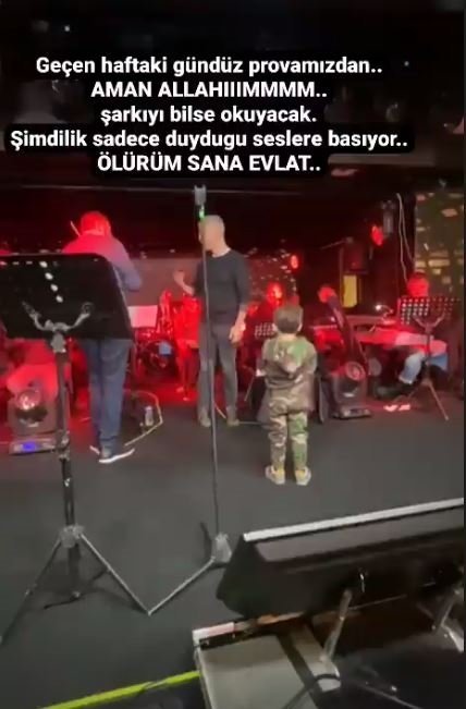 Özcan Deniz oğluyla sahnedeki keyifli anlarını sosyal medyadan paylaştı