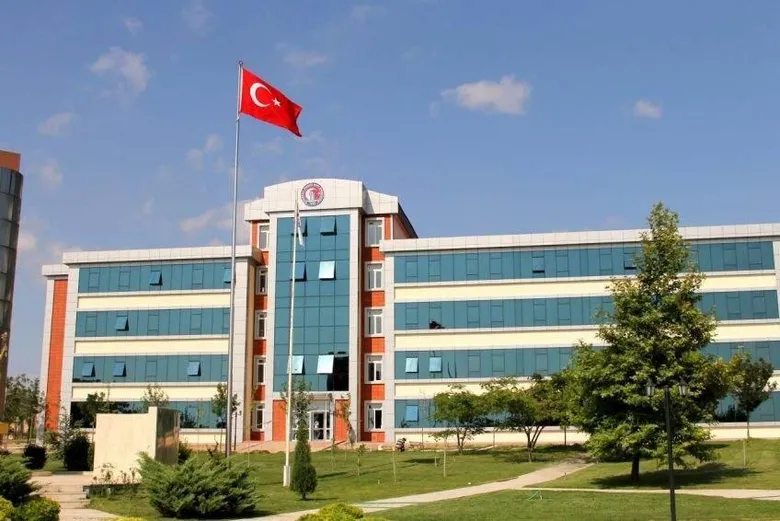 canakkaledeki-taciz-skandalinda-yeni-gelisme-mahkeme-baskaninin-verecegi-dersler-iptal-edildi-1785428077315.png