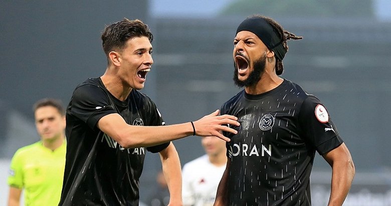 Manisa FK’da Ayberk kapış kapış