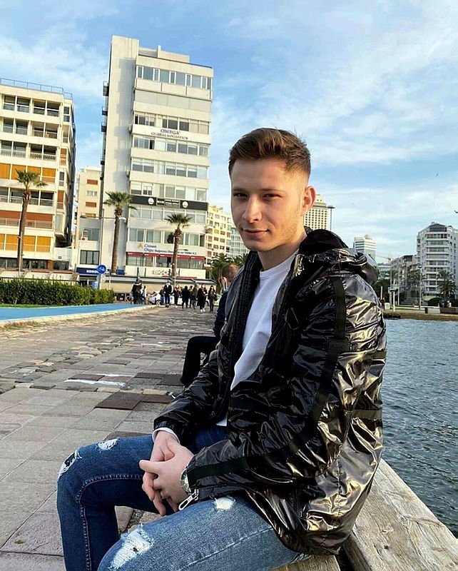 Yolcu minibüsüyle çarpışan moto kurye hayatını kaybetti