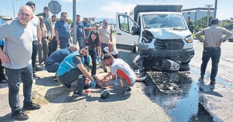 Kamyonet motosiklete çarptı: 2 kardeş ağır yaralı