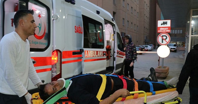 İzmir’den Ağrı’ya giden yolcu otobüsü Erzincan’da devrildi! Yaralılar var