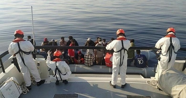 İzmir açıklarında 61 düzensiz göçmen kurtarıldı