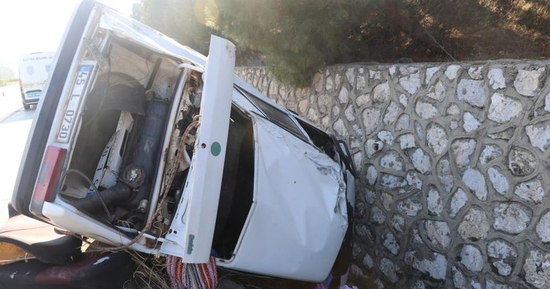 Denizli’de feci kaza: Otomobil istinat duvarına çarptı, 1 ölü, 1’i ağır 2 yaralı