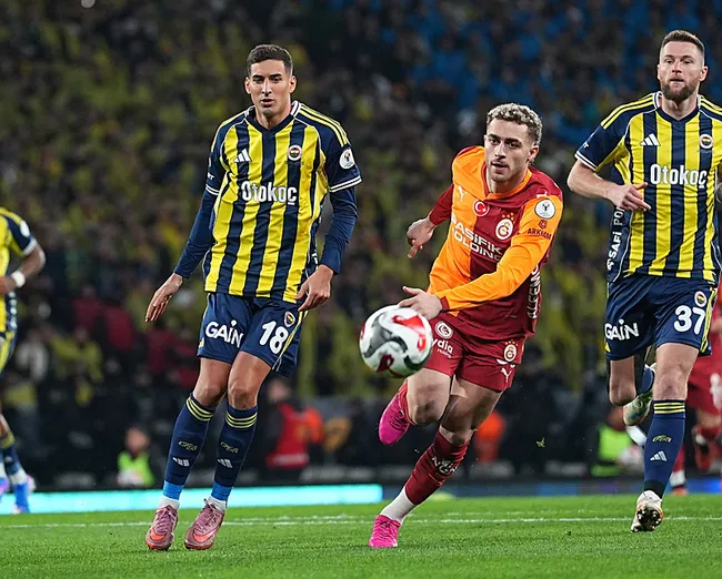 derbide-ilk-11ler-belli-oldu-galatasaray-fenerbahce-canli-1777219383636.png