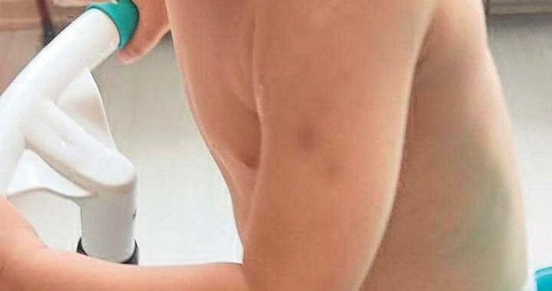 Otizmli minik Mert’i öğretmeni darp etti!