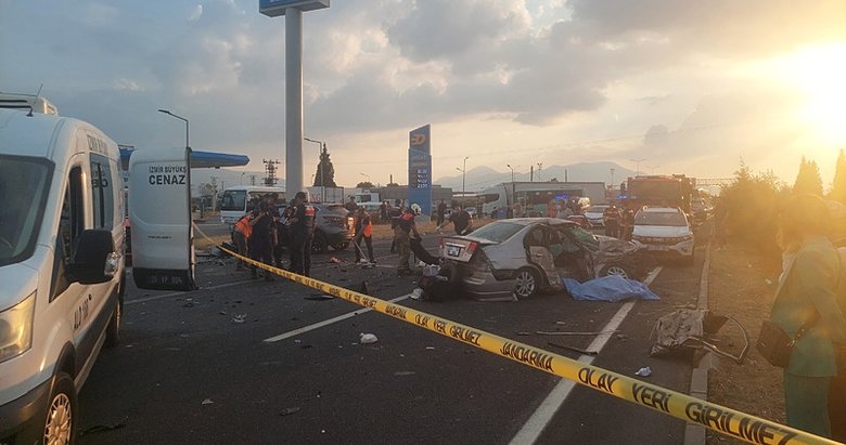 İzmir’de feci kaza: 2 ölü, 3 ağır yaralı