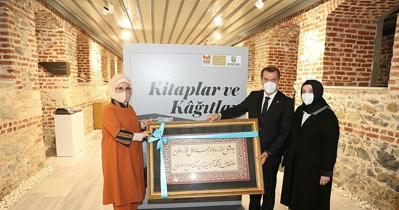 Emine Erdoğan, Kitaplar ve Kâğıtlar Sergisi’ni açtı