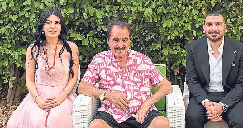 Manevi kızına beşi bir yerde altın taktı