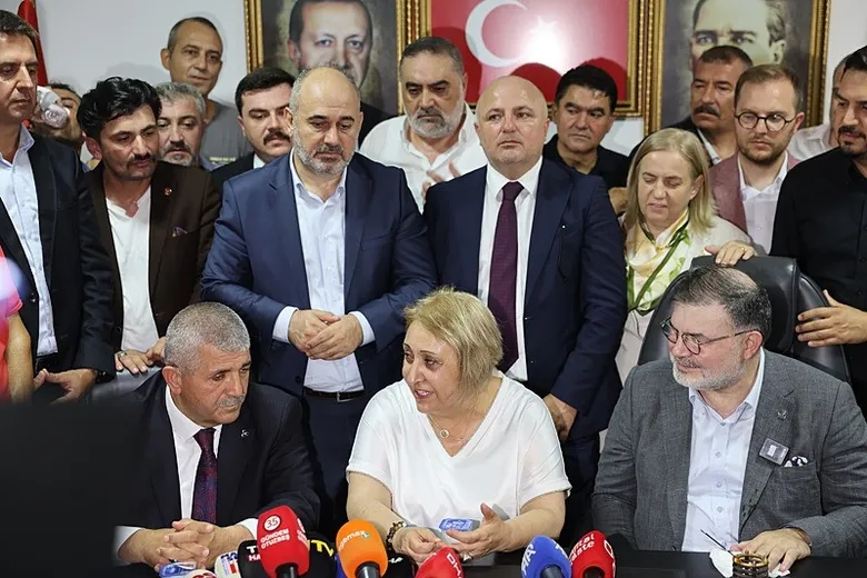 menderes-belediye-baskan-vekili-secilen-sen-hizmet-icin-geldik-hizmet-edecegiz-1786970421364.jpeg