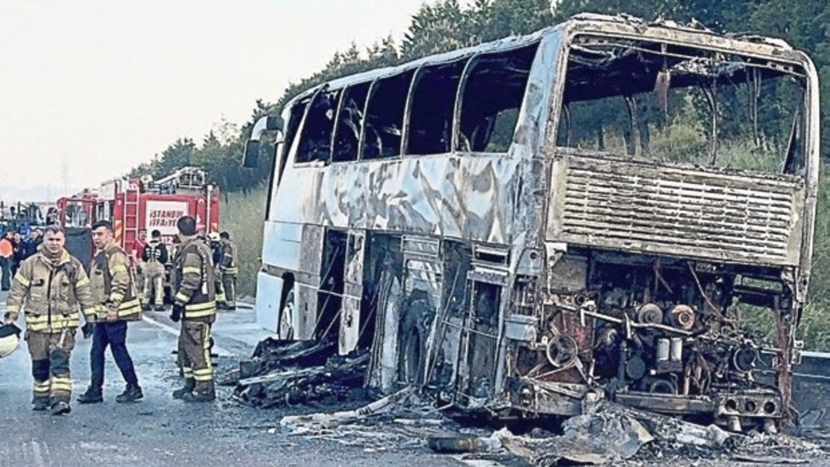 İzmir’den yola çıkan tur otobüsü küle döndü