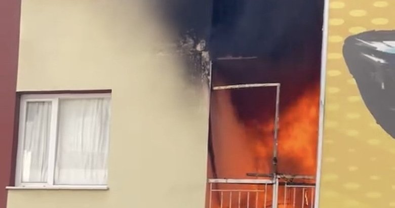 İzmir’de panik anlar! Ev alevlere teslim oldu