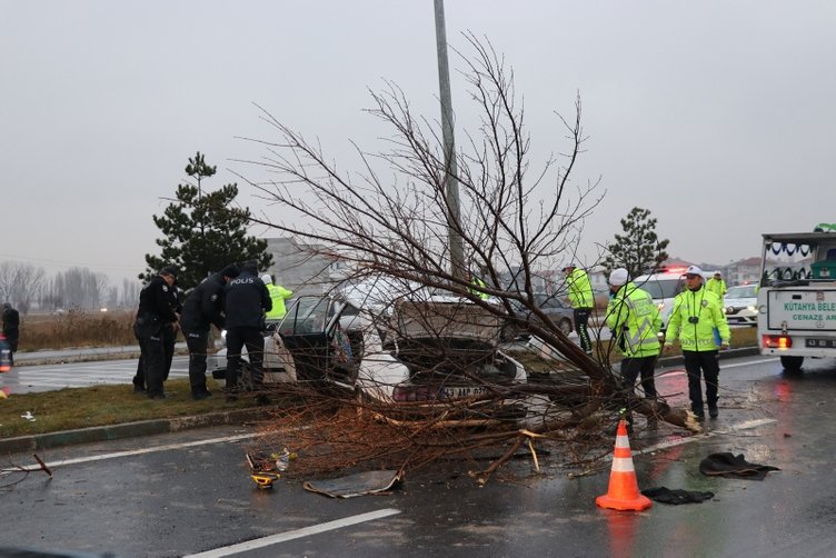 Kütahya-Afyonkarahisar Çevre Yolu’nda feci kaza: 2 ölü, 3 yaralı