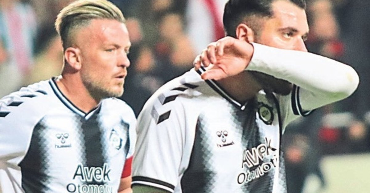 Altay evinde yıkıldı