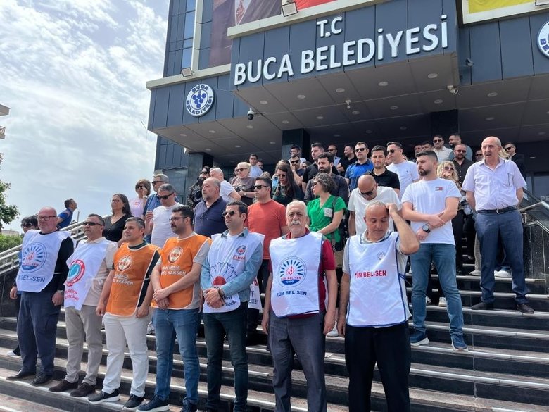 izmir-bucada-memurlar-alacaklari-icin-1-aydir-eylemde-300-bin-tl-civarinda-geriye-donuk-alacaklar-var-1778494125758.jpeg