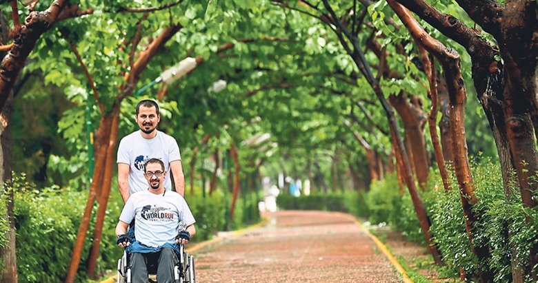 Omurilik felçlisiydi şimdi ‘itici güç’ oldu