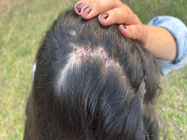 İzmir’de korkunç olay! Acildeki doktorun saçını koparıp darbettiler: O anların görüntüsü ortaya çıktı