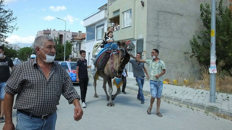 Balıkesir’de ’develi ve mehterli’ sünnet düğünü