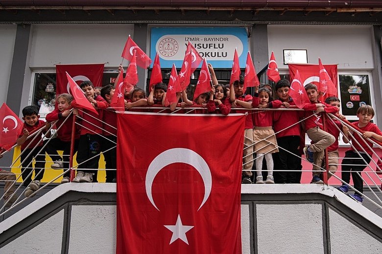 izmirde-miniklerin-ilk-yazdigi-mektuba-mehmetcikten-cevap-geldi-1778257224628.jpeg