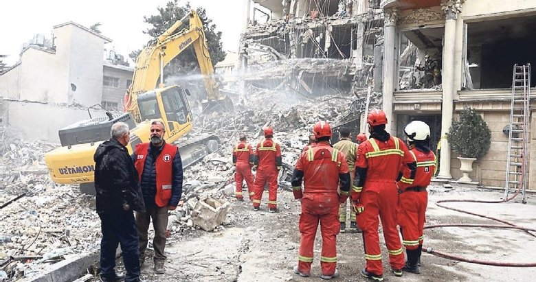 İran’da ölü sayısı 2 bine yaklaştı