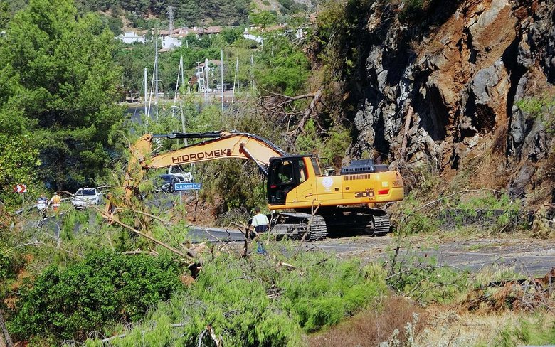 Marmaris’te yangına riskli bölgelerde temizlik