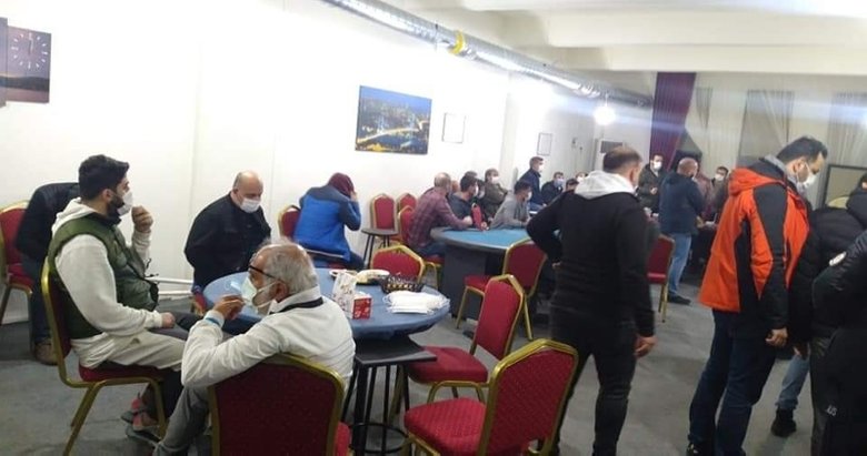 Kumarcılar salgın dinlemiyor! Denizli’de otelin restoranında kumar oynayan 23 kişi yakalandı