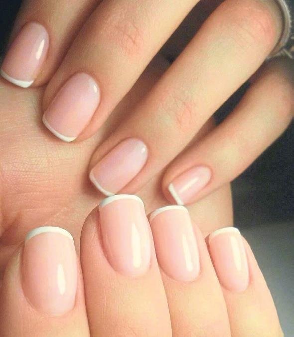 Manikürde gerçek nude