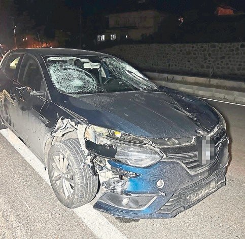 3 kişinin hayatı söndü! Yayalara çarpan araç faciaya neden oldu