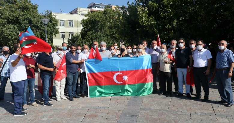 İzmir’de Ermenistan’ın Azerbaycan’a yönelik saldırıları protesto edildi