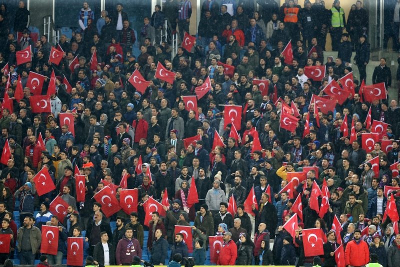 Trabzon’dan Mehmetçik’e tam destek! Tribünlerden dikkat çeken pankartlar