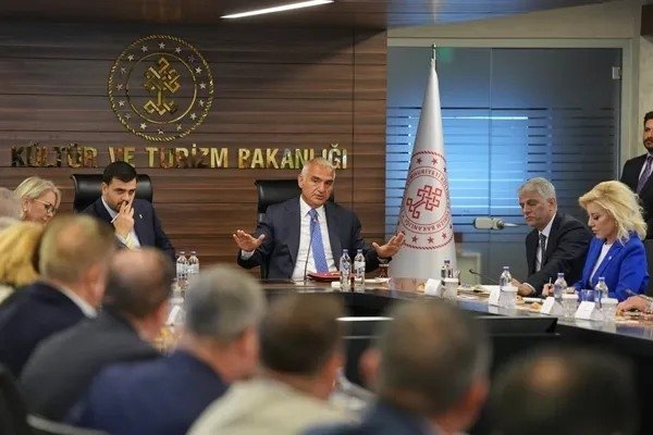 izmirdeki-o-projeye-karsi-ciktilar-izmirin-gelecegi-icin-stratejik-oneme-sahip-1781190001197.jpeg