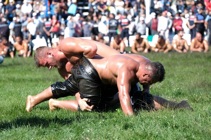 Manisa’da yağlı pehlivan güreşi heyecanı yaşandı