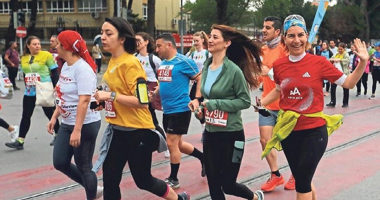 İzmir’de Maraton heyecanı... İşte trafiğe kapanacak yollar!