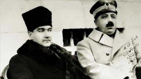 fahrettin-altay-kimdir-izmiri-kurtaran-ve-adini-efsane-suvari-birlikleriyle-yazdiran-kahraman-pasa-1786632358397.png