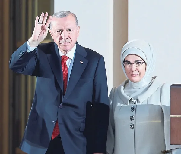 arastan-siyaset-ustu-tesekkur-1788977967674.jpeg