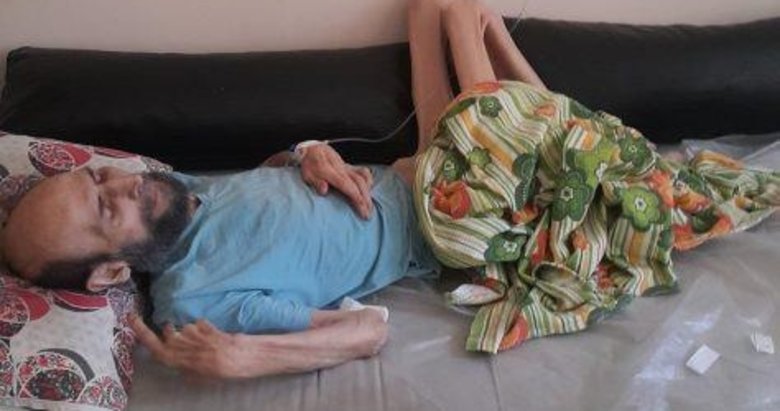 Bizimkiler’in Cemli’i tiyatrocu Uğurtan Sayıner, İzmir’de hastaneye kaldırıldı