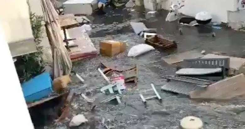İzmir’de tsunami paniği! Deniz suları böyle ilerledi