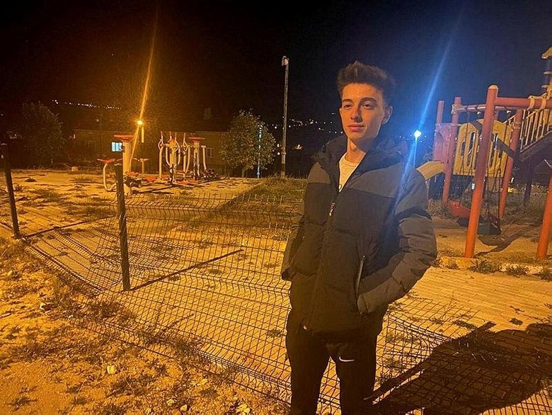 Parkta oturan gençleri ayı kovaladı! Ege’nin o ilçesinde ’dikkatli olun’ uyarısı